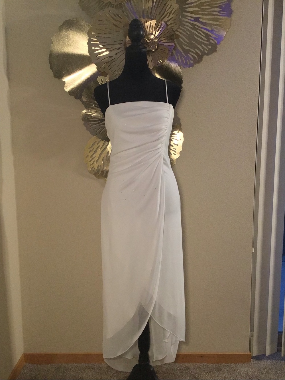 Elegant Women’s White Dress with Sheer Overlay Size 0
